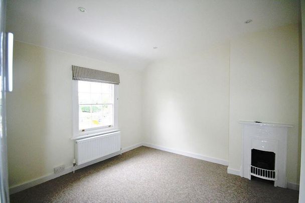 2 bedroom end of terrace house to rent - Photo 1