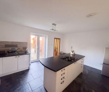 3 bedroom terraced house to rent - Photo 5