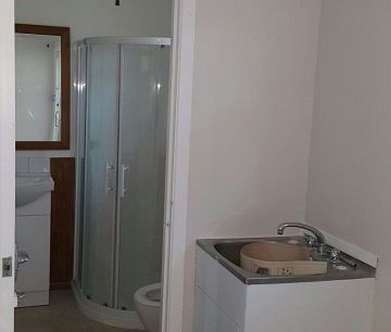 Cosy and Super Central! (RELISTED) - Photo 4