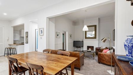 62 Lilydale Grove, Hawthorn East VIC 3123 - House For Rent | Domain - Photo 2