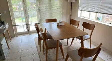 Light and bright in Northcross - minor dwelling also available - Photo 2