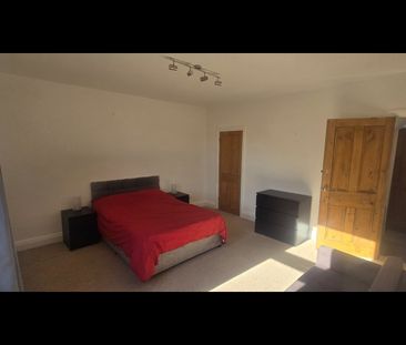 Room in a Shared House, Arthington View, LS10 - Photo 4