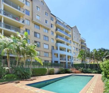 Top Floor Apartment, Your Cozy Retreat Close to Everything! - Photo 6