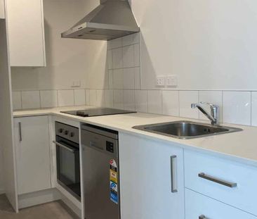 2 Bedroom, 1 Bathroom apartment with carpark is now available for r... - Photo 2