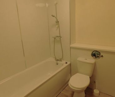 Woodhams Close - £925pcm - Photo 3