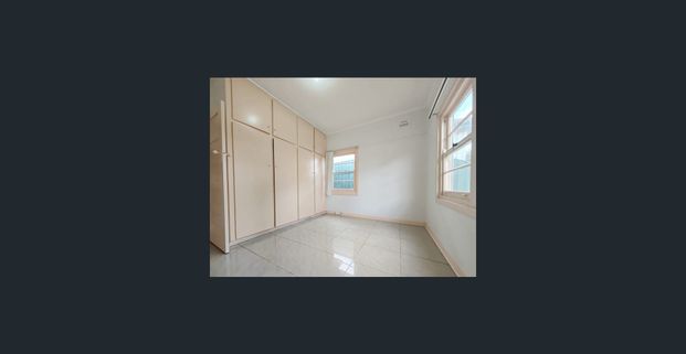 3 bedroom home with tiled floor throughout - Photo 1