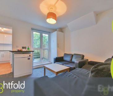 6 bedroom terraced house to rent - Photo 1