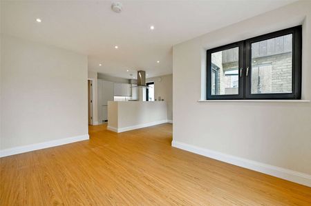 A brand new apartment with wonderful private terrace and balcony in the heart of Windsor Town. - Photo 4