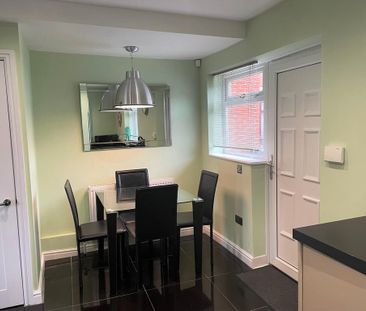 2 bedroom end of terrace house to rent - Photo 4