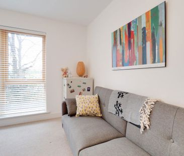 A 2 Bedroom Flat in Leckhampton Place, GL50 0FB - Photo 4