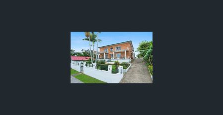 One Bedroom Unit - Superb Location! - Photo 2