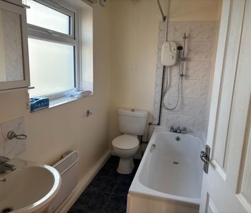 2 bedroom semi-detached house to rent - Photo 6