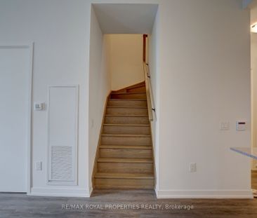 Condo Townhouse For Lease | N8128588 - Photo 4