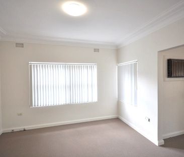 SPACIOUS FAMILY HOME - Photo 2