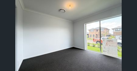 Stunning New 4-Bedroom Home with Solar Panels – Save on Energy Costs! - Photo 5