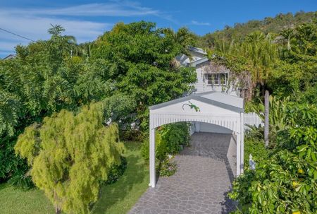 Spacious Queenslander with Pool in Belgian Gardens - Photo 2