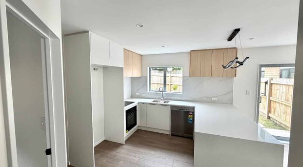 Kelston, 4 bedrooms - Photo 1