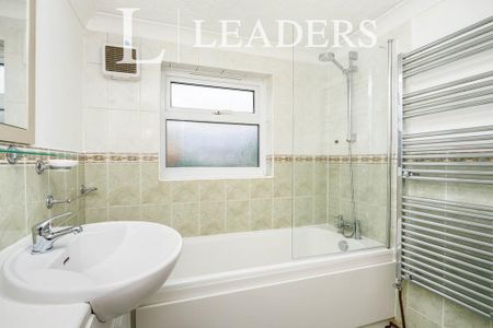 3 bedroom terraced house to rent - Photo 4