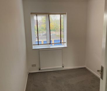 3 bedroom flat to rent - Photo 6