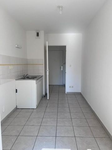Location Appartement 3 pièces 67m² BRIGNOLES 83170 - Photo 2