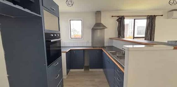 3-bedroom home in the heart of West Auckland - Photo 2