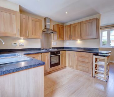 3 Bedroom Semi Detached House To Rent - Photo 6