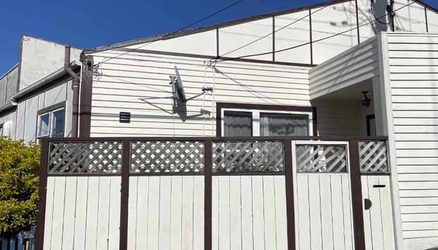 COST EFFECTIVE LIVING AVAILABLE - RENT INCLUDES POWER/INTERNET - Photo 1