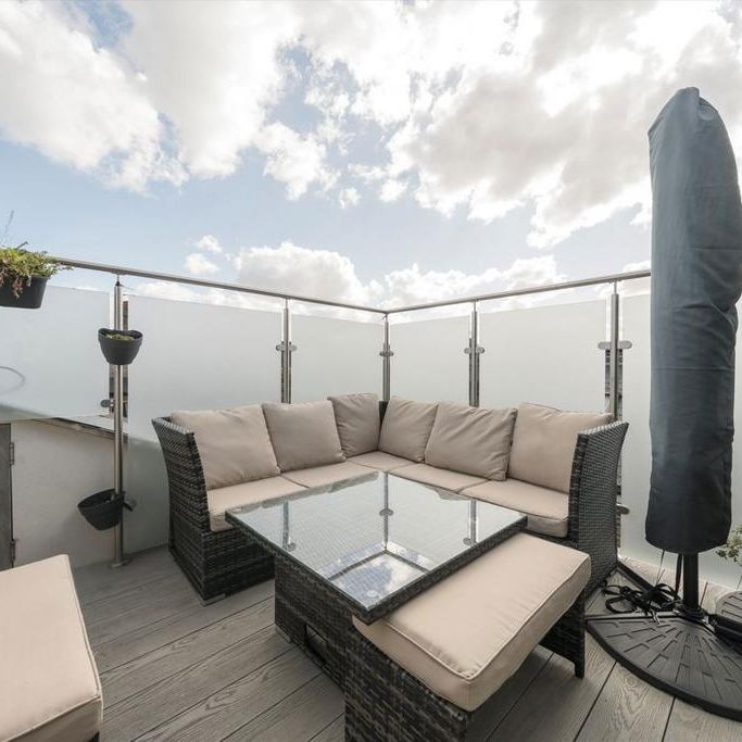 4 bedroom flat to rent - Photo 1