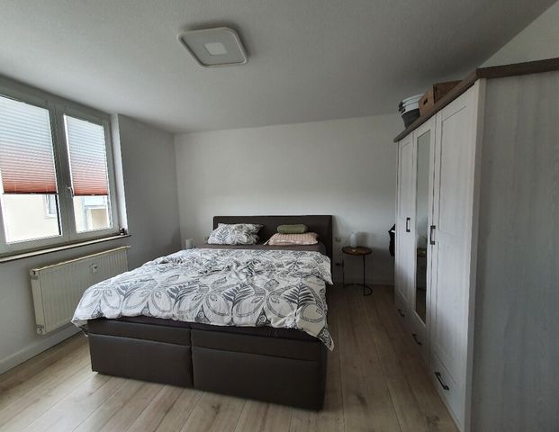 Gemütliche -helle 2 Zimmer Whg -Abstellraum * voll möbliert* Stellplatz * Lift - Foto 1