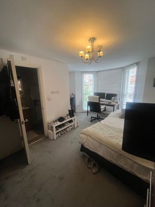 3 Bed Flat, London, NW6 - Photo 1