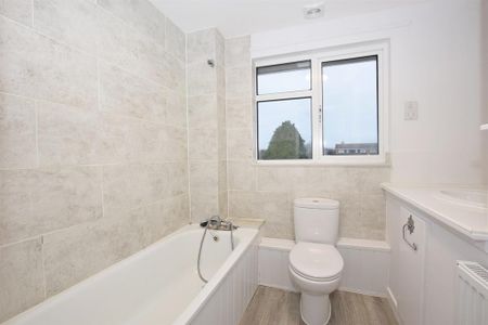 3 bedroom terraced house to rent - Photo 3