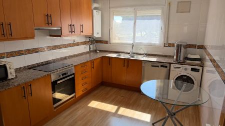 Casa adosada de alquiler en Carrer Belgrad, Els Ametllers - Photo 2