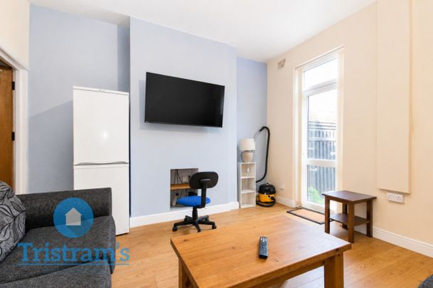 5 bed Mid Terraced House for Rent - Photo 1