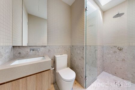 STYLISH TOWNHOUSE IN PRIME HEIDELBERG LOCATION - Photo 4