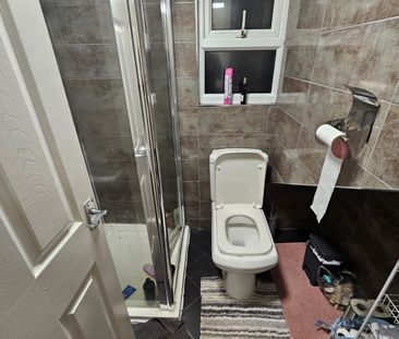 7 Bed - 50 Chestnut Avenue, Hyde Park, Leeds - LS6 1BA - Student - Photo 5