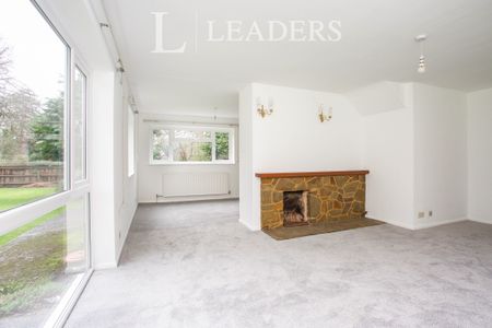 4 bedroom house to rent Grange Park, Woking, GU21 - Photo 3