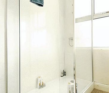 3 bedroom flat to rent - Photo 4