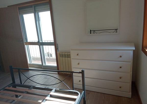 Bom apartamento T2 remodelado, parcialmente mobilado, em Aveiro!