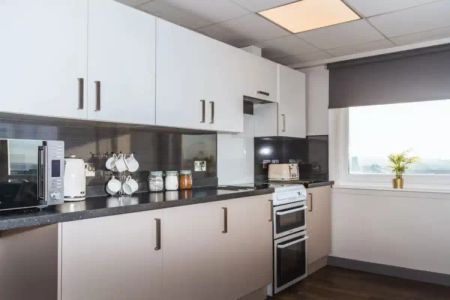 Ensuite With Premium Kitchen - Photo 4