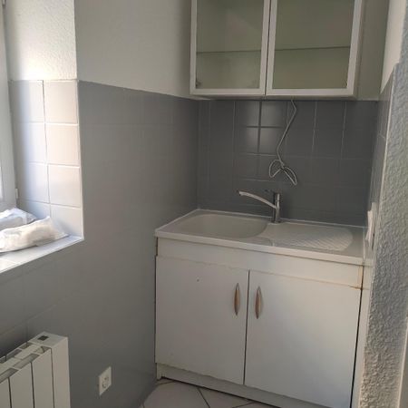 APPARTEMENT T3 CENTRE VILLE - LA VERPILLIERE - Photo 3