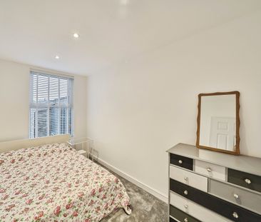 2 Bed Terraced House, Lower Richmond Road, SW15 - Photo 3