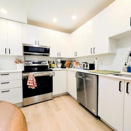**Because You Deserve Renovated 4 1/2 Parking Included, Metro Lasalle, Verdun** - Photo 3
