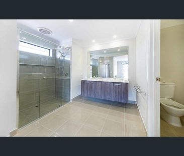 FIVE BEDROOM HOME - Photo 6