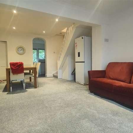 Aynscombe Angle, Orpington, Kent, BR6 - Photo 1