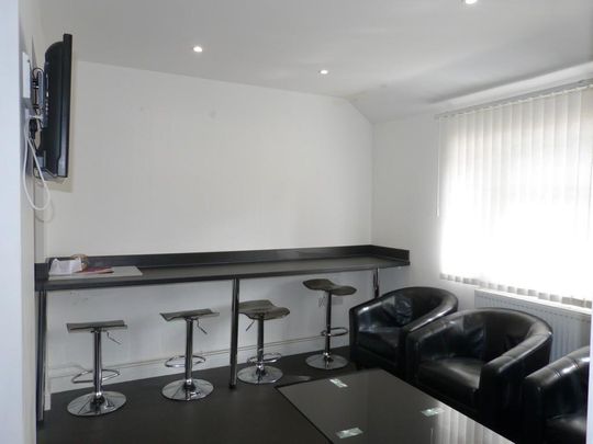 1 bedroom in a house share to rent - Photo 1