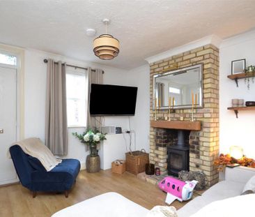 2 bedroom end of terrace house to rent - Photo 3