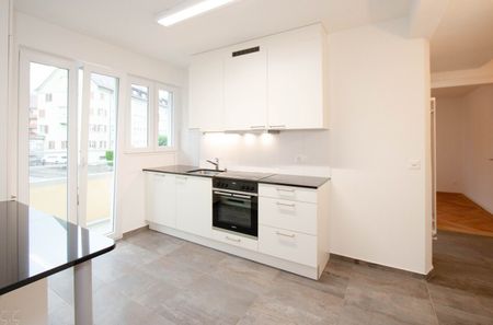 Elegant urban residence: high-quality renovation and ready to move in - Photo 3