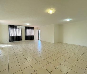 Ground Floor - Waterfront Complex! - Photo 4