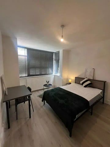 4 bedroom terraced house to rent - Photo 3