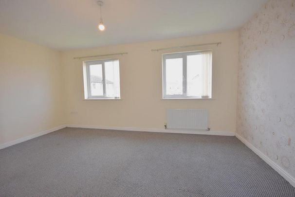 4 bedroom end of terrace house to rent - Photo 1